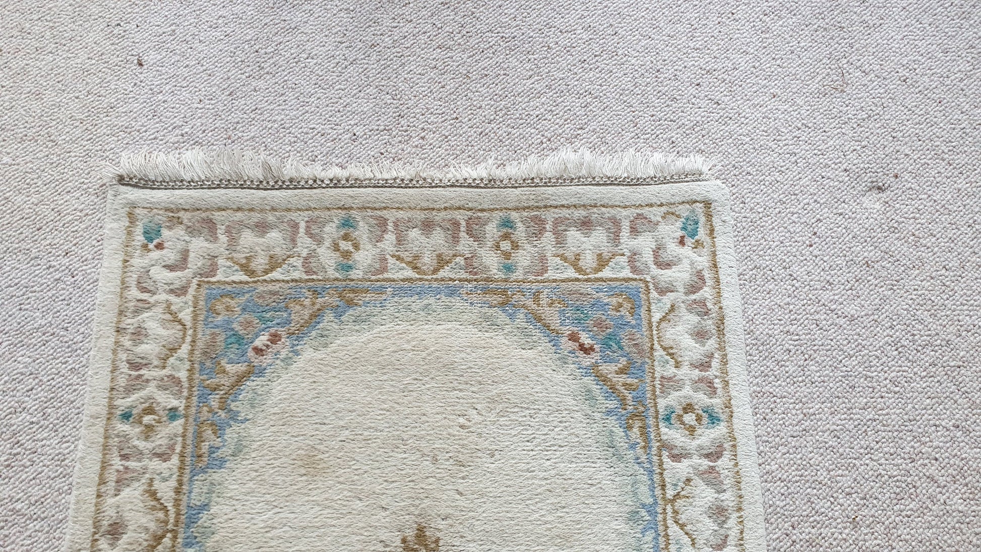 Wool Thick Traditional Design Comfortable Classic Cream, Blue Rug. Multiple Colours.