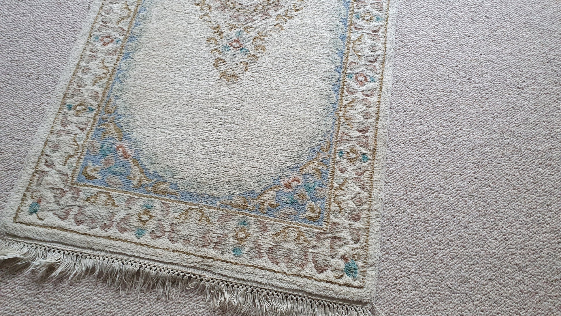 Wool Thick Traditional Design Comfortable Classic Cream, Blue Rug. Multiple Colours.