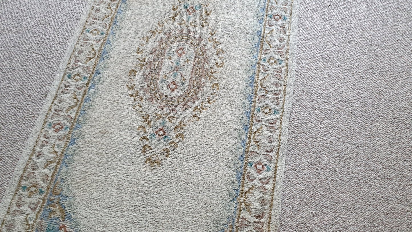 Wool Thick Traditional Design Comfortable Classic Cream, Blue Rug. Multiple Colours.