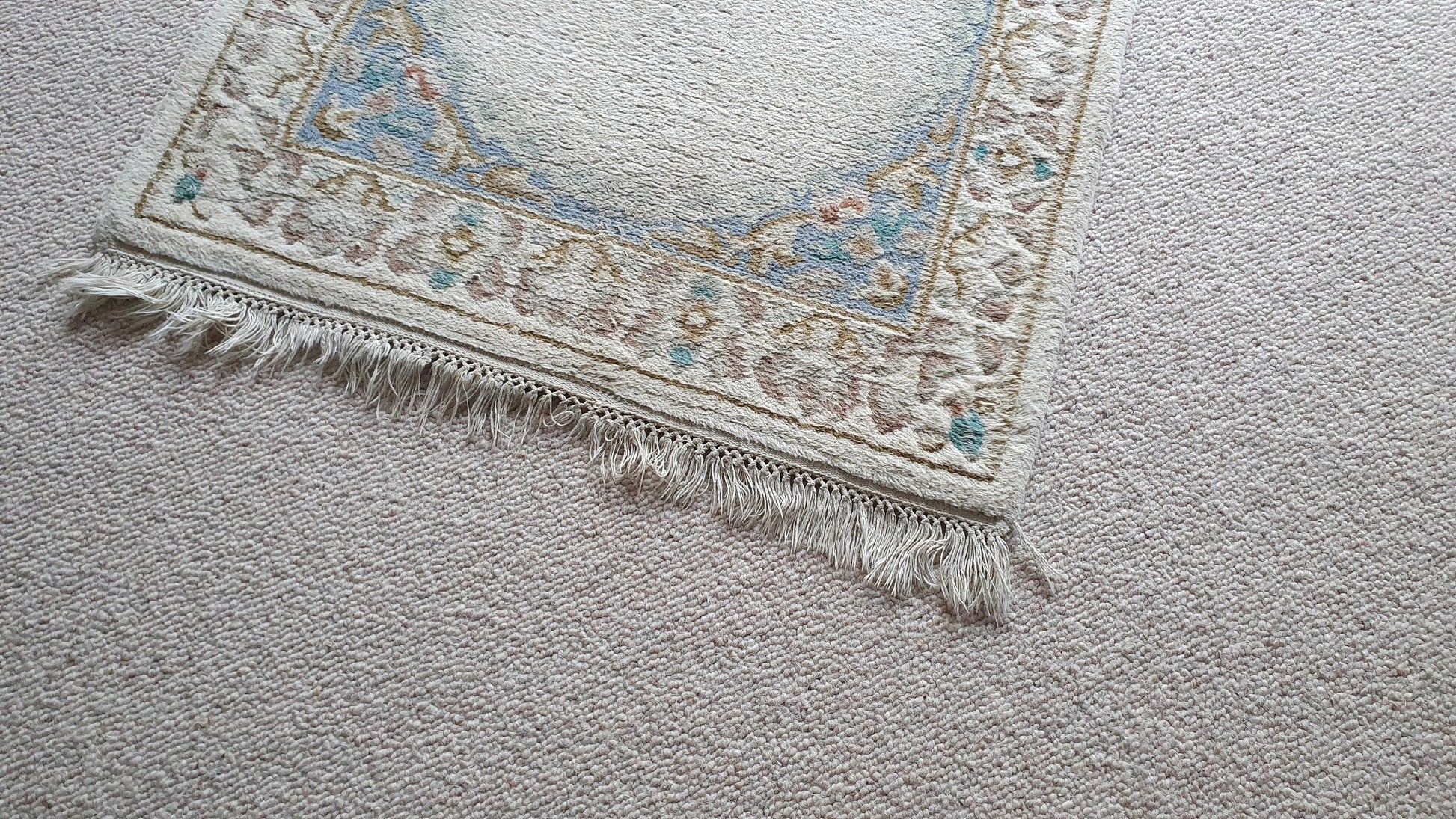Wool Thick Traditional Design Comfortable Classic Cream, Blue Rug. Multiple Colours.