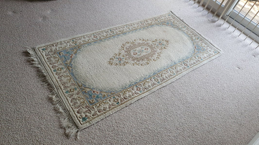 Wool Thick Traditional Design Comfortable Classic Cream, Blue Rug. Multiple Colours.