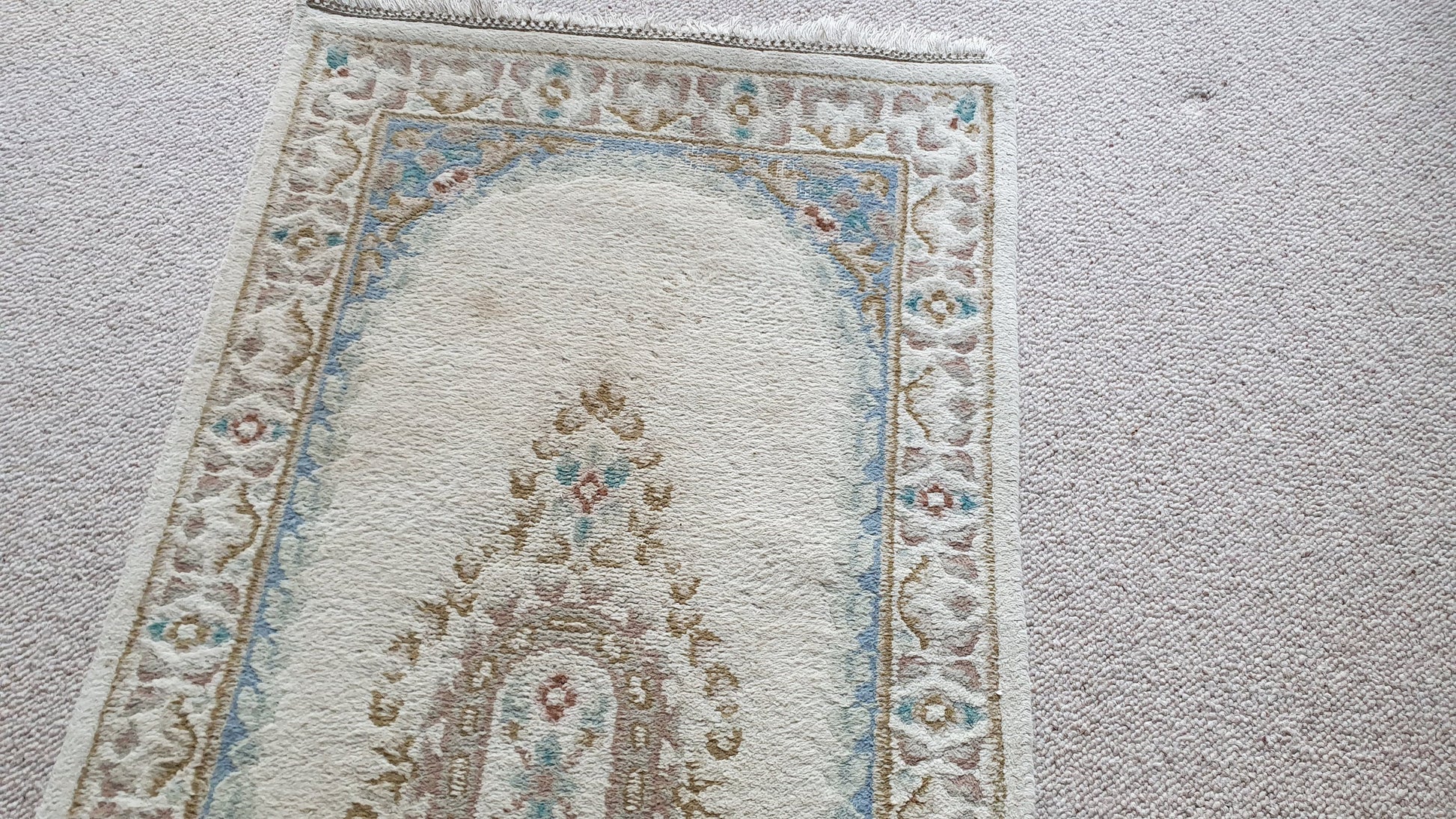 Wool Thick Traditional Design Comfortable Classic Cream, Blue Rug. Multiple Colours.