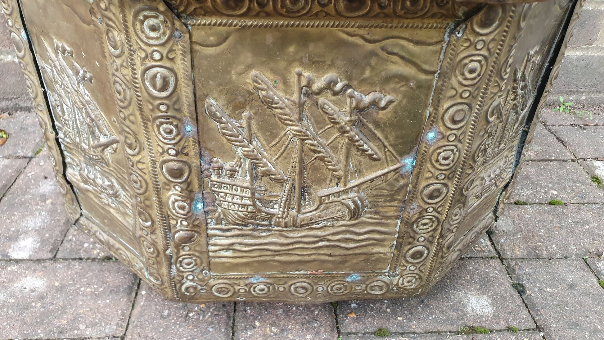 Large Galleon Vintage Brass Log Box Kindling