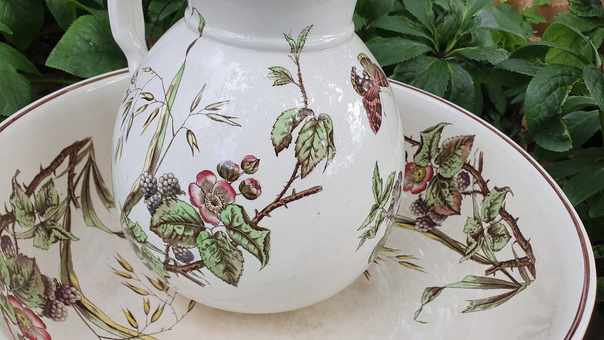 Vintage ‘Blackberry’ Victorian Washbowl and Ewer Jug and Bowl Bathroom Décor Wash Set Victorian Home Décor Vase