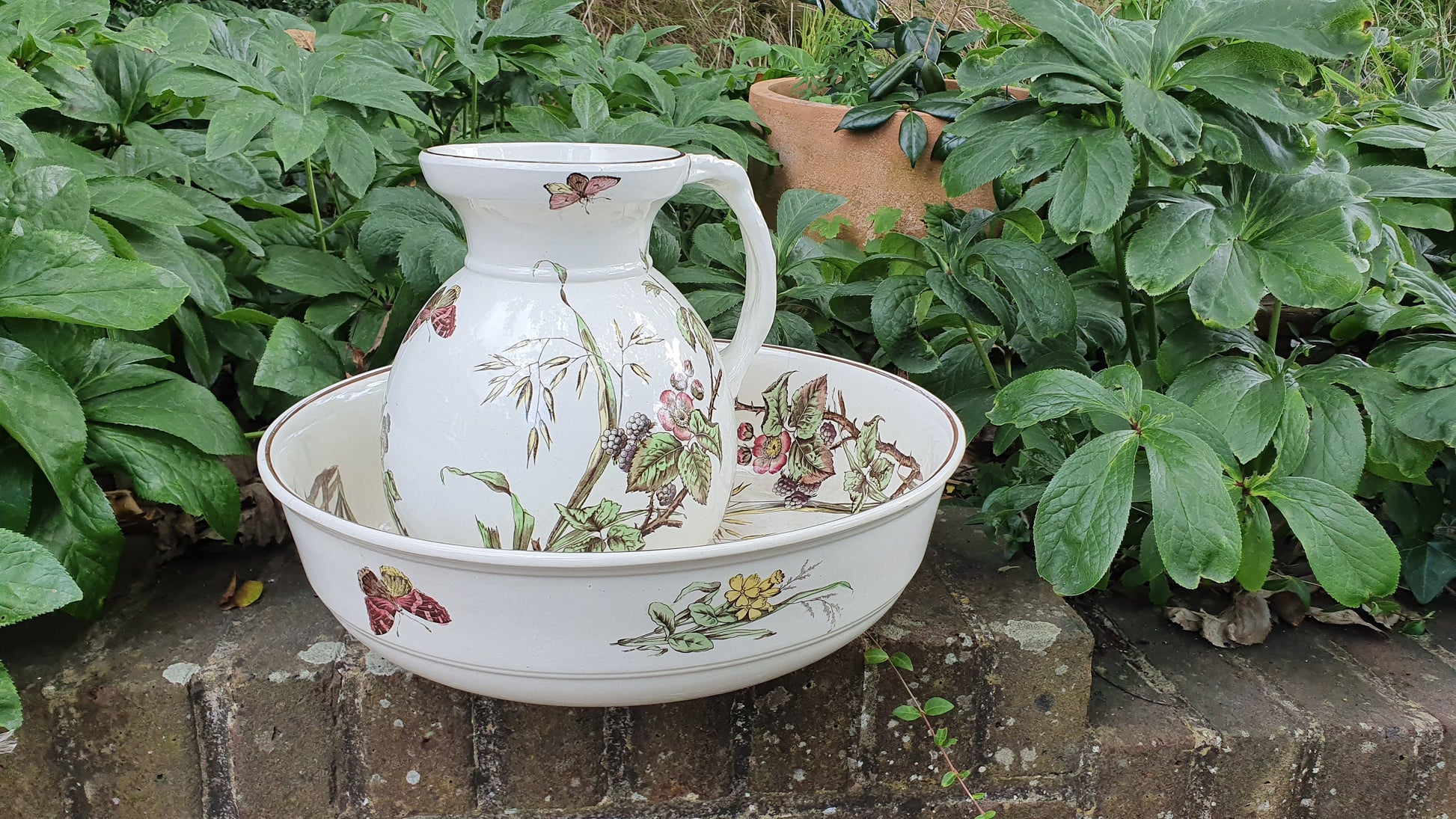 Vintage ‘Blackberry’ Victorian Washbowl and Ewer Jug and Bowl Bathroom Décor Wash Set Victorian Home Décor Vase