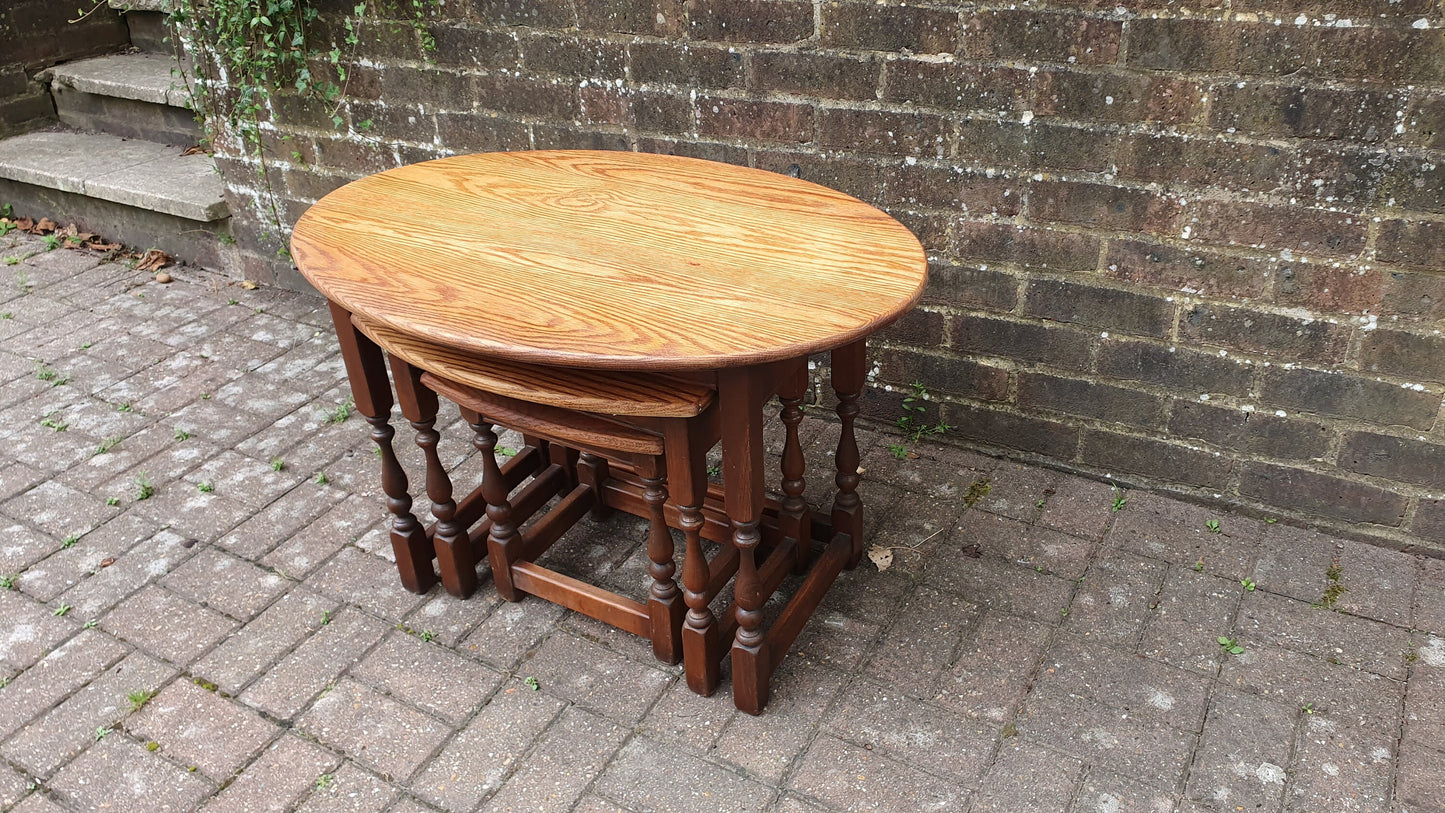 Set Nest of Solid Oak Coffee Tables Occasional Table Stripped Tops ‘Wood Bros Herts’ ‘Old Charm’