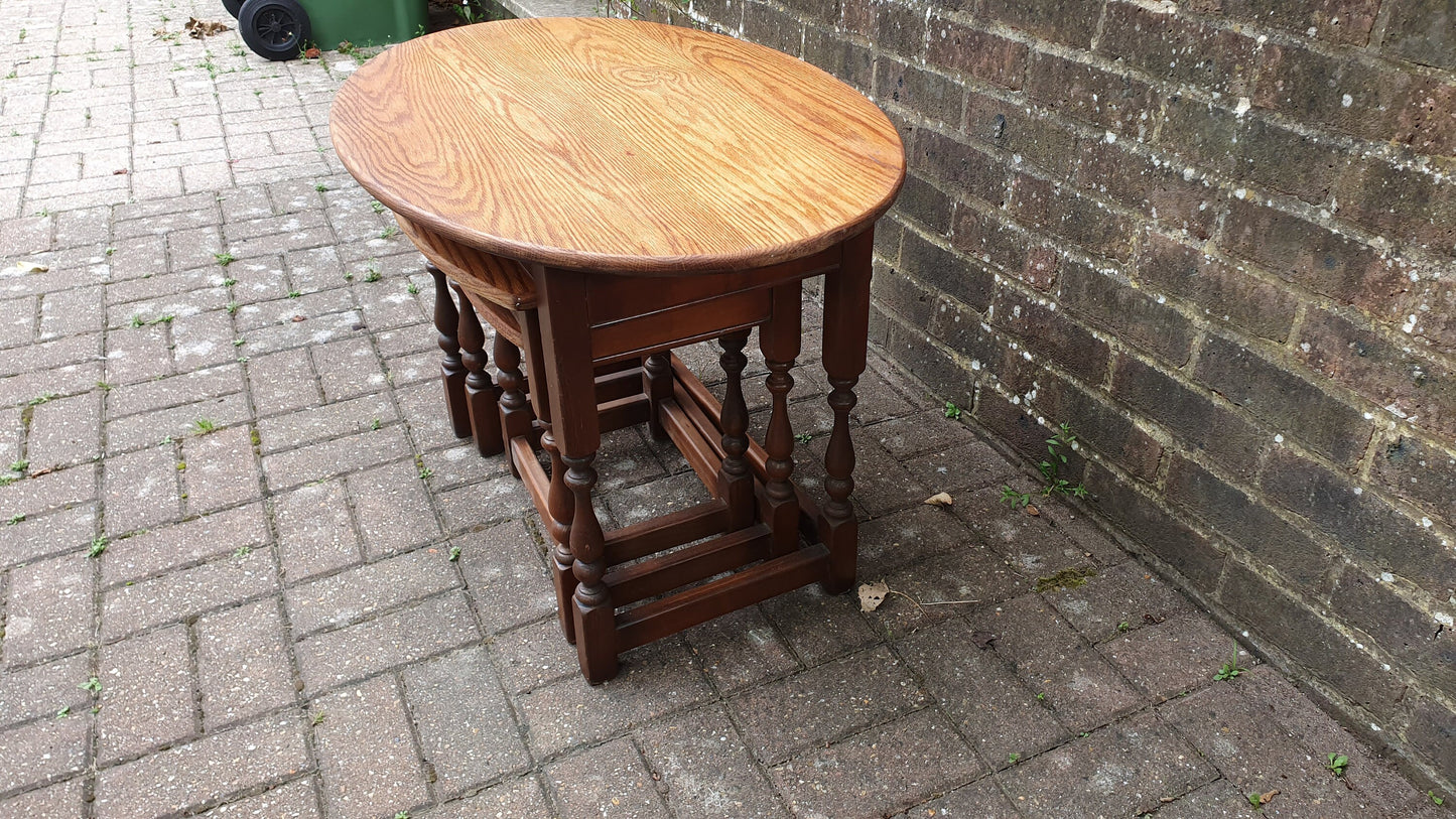 Set Nest of Solid Oak Coffee Tables Occasional Table Stripped Tops ‘Wood Bros Herts’ ‘Old Charm’