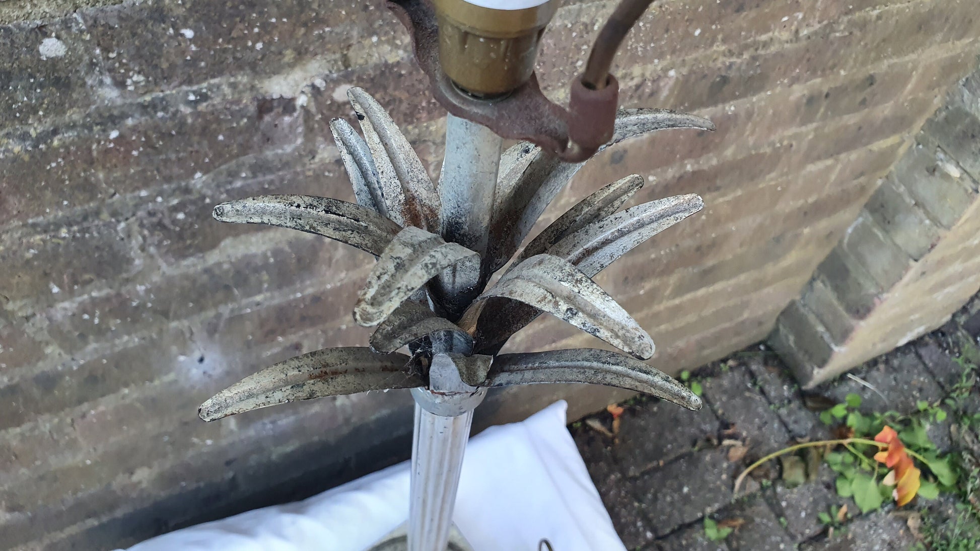Vintage Elegant Silver Table Lamp. Fluted Palm Tree Design Distressed Finish American