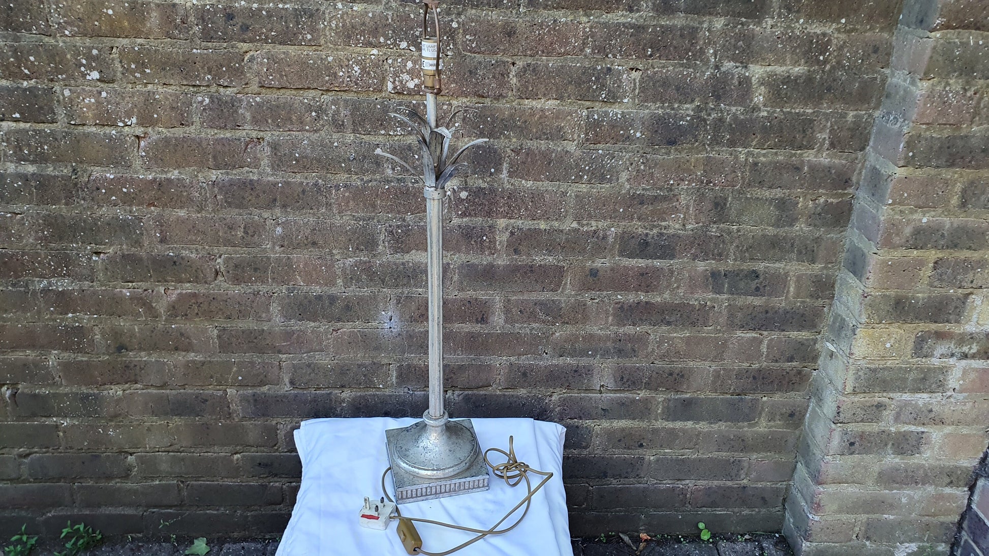 Vintage Elegant Silver Table Lamp. Fluted Palm Tree Design Distressed Finish American