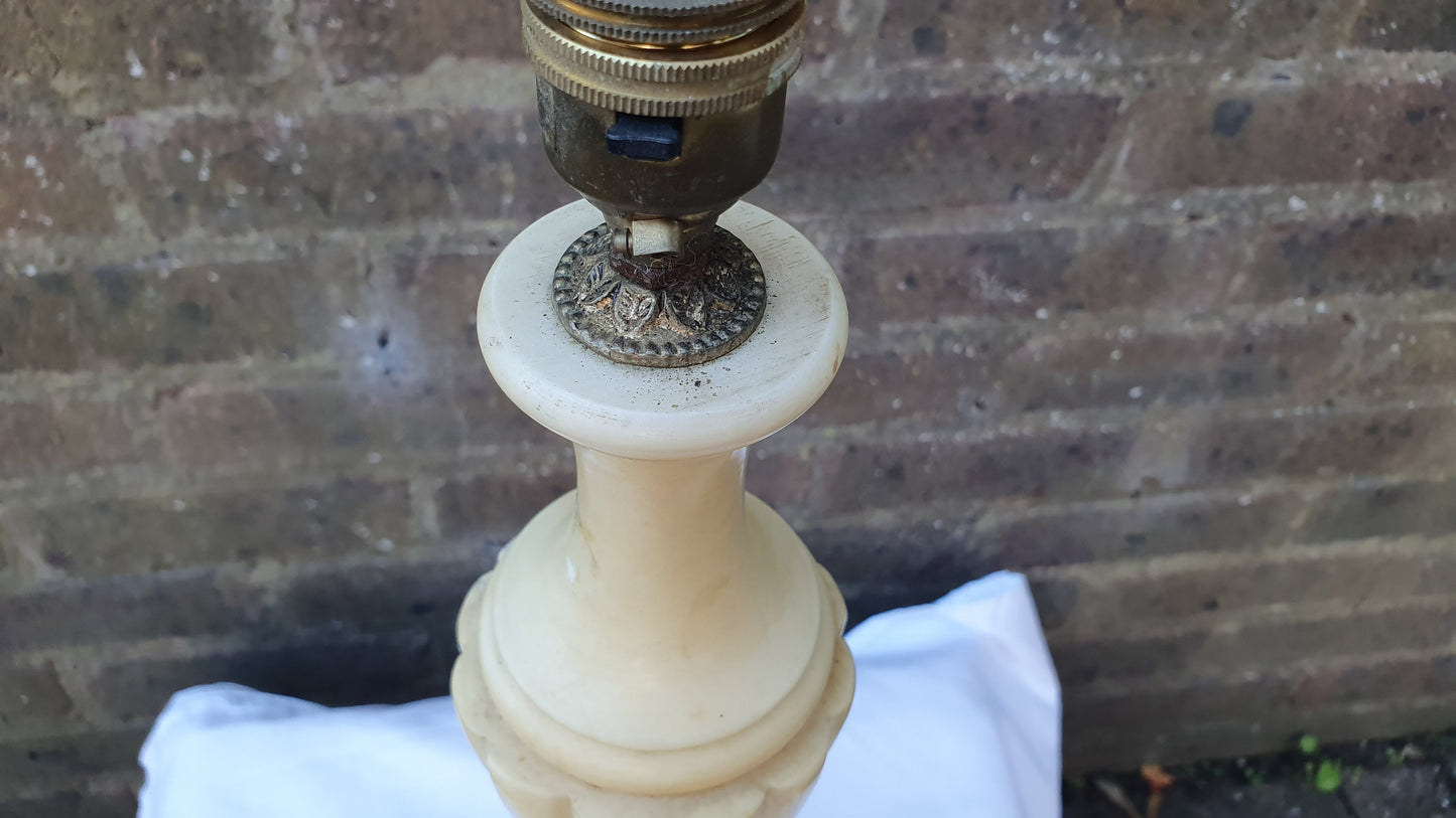 Grand Vintage Retro Onyx Table Lamp. Cream Yellow