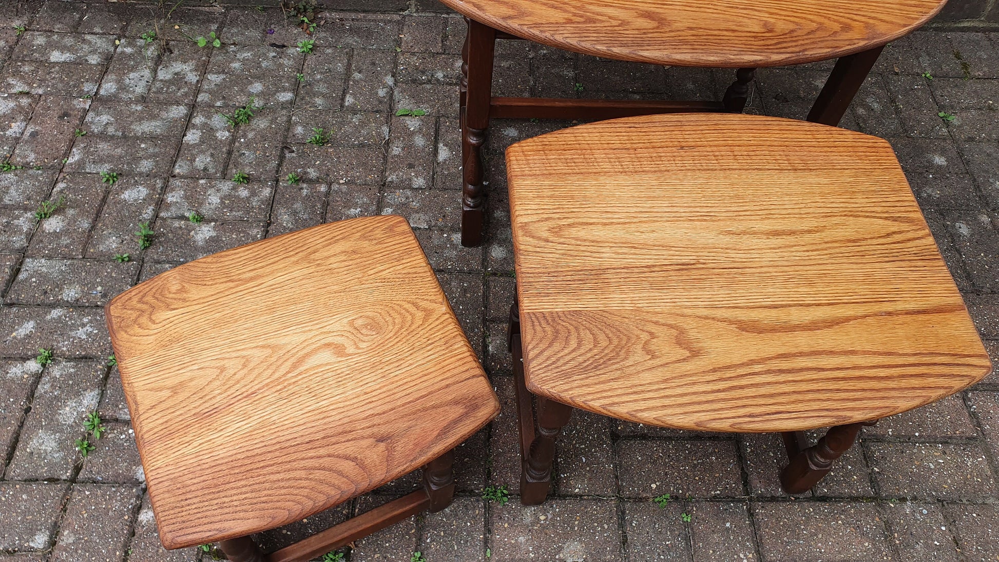 Set Nest of Solid Oak Coffee Tables Occasional Table Stripped Tops ‘Wood Bros Herts’ ‘Old Charm’