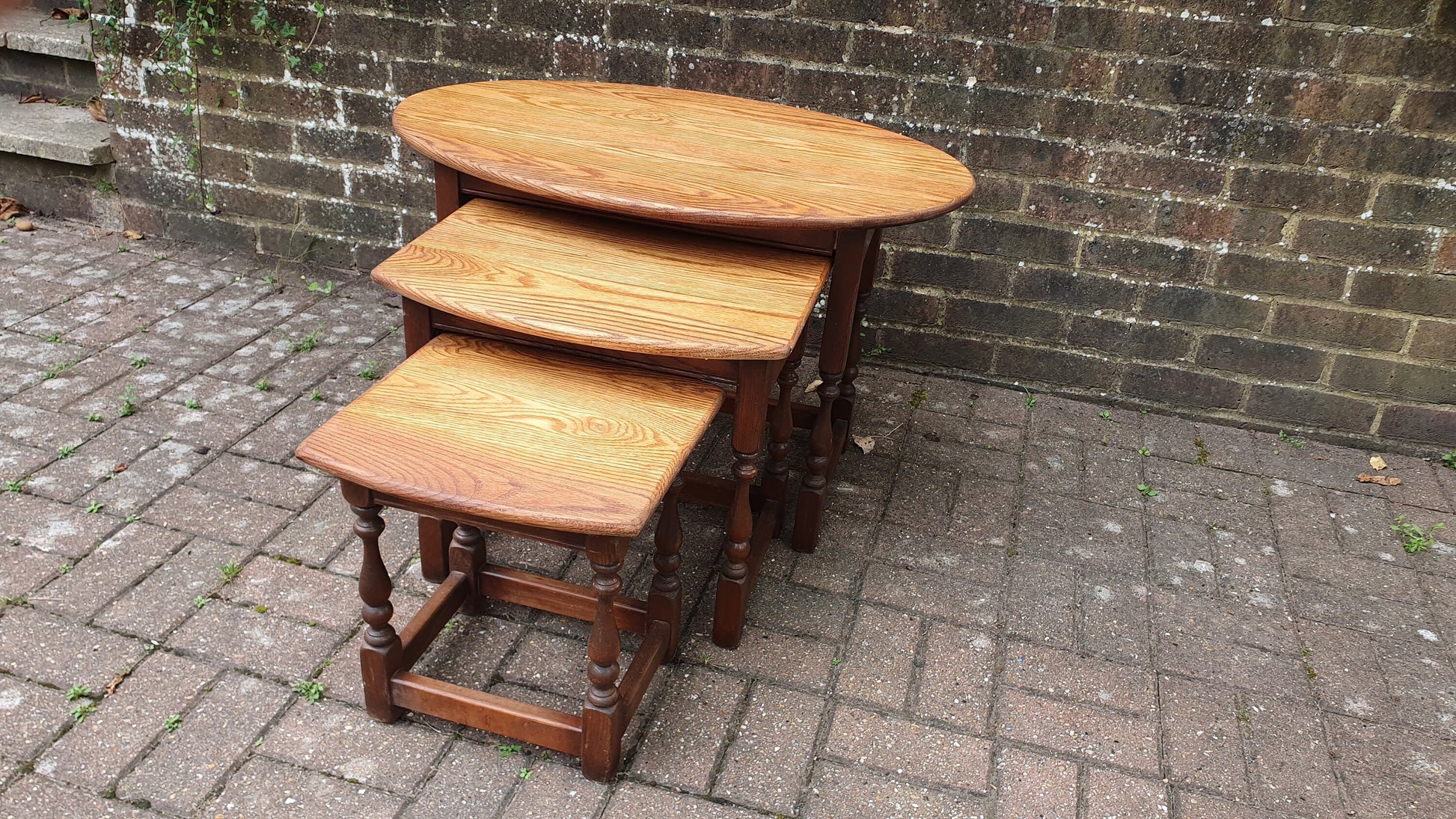 Set Nest of Solid Oak Coffee Tables Occasional Table Stripped Tops ‘Wood Bros Herts’ ‘Old Charm’