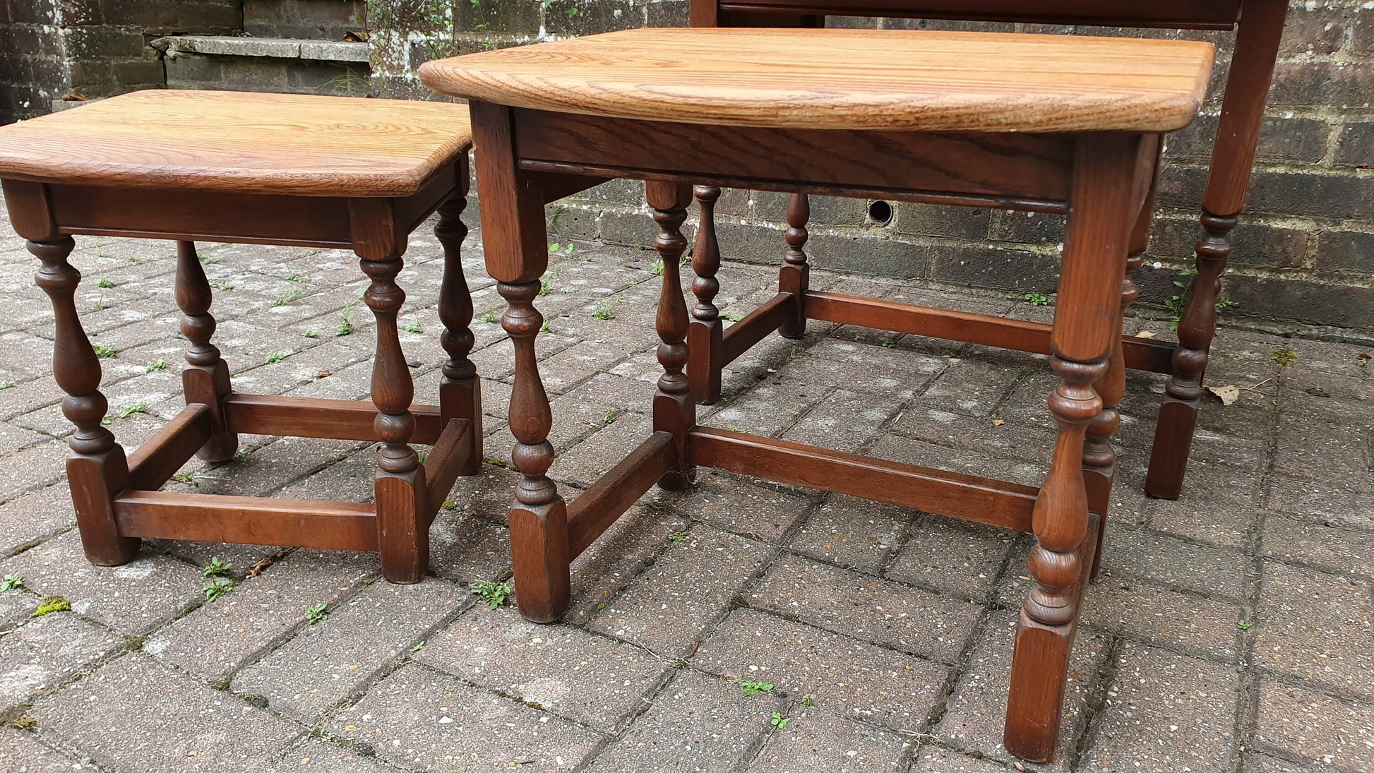 Set Nest of Solid Oak Coffee Tables Occasional Table Stripped Tops ‘Wood Bros Herts’ ‘Old Charm’