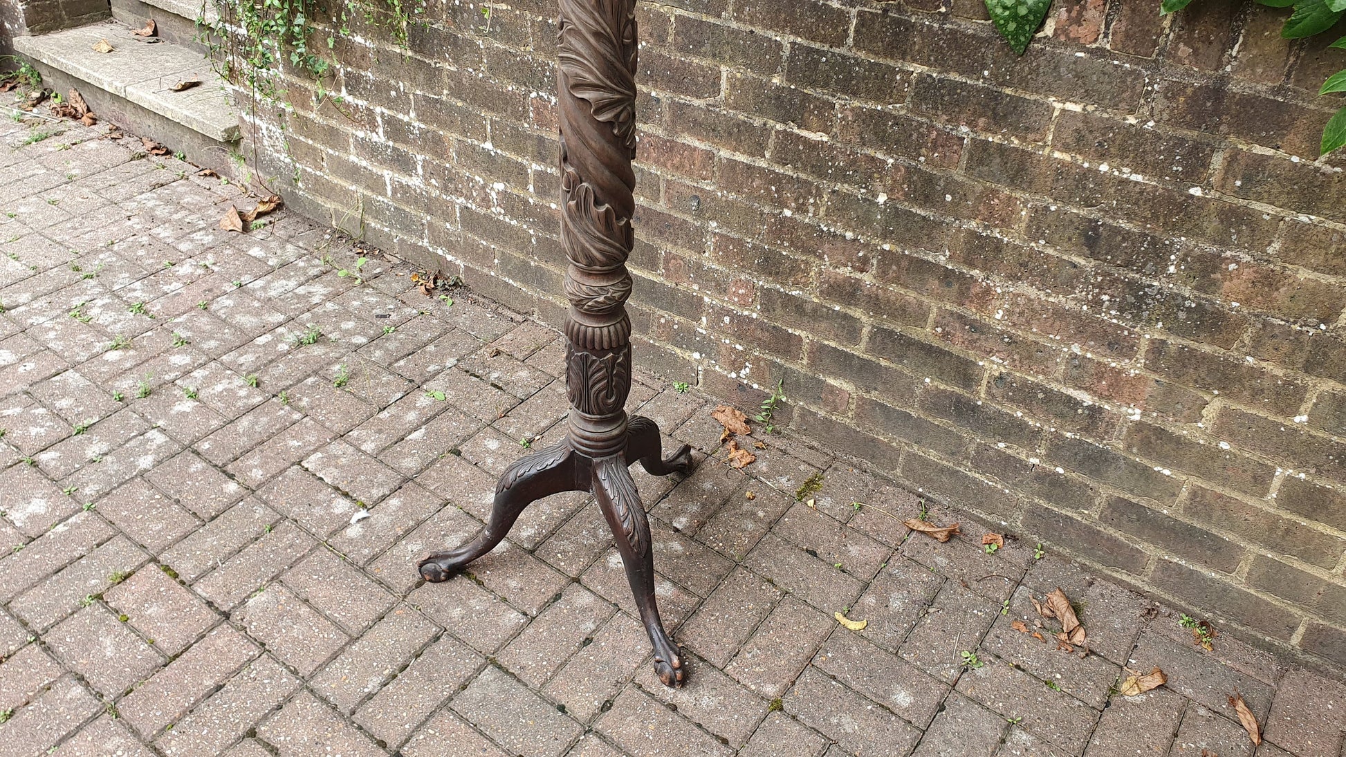 Beautiful Vintage Tall Carved Mahogany Torchere / Plant Stand On Tripod Legs Acorn Decoration