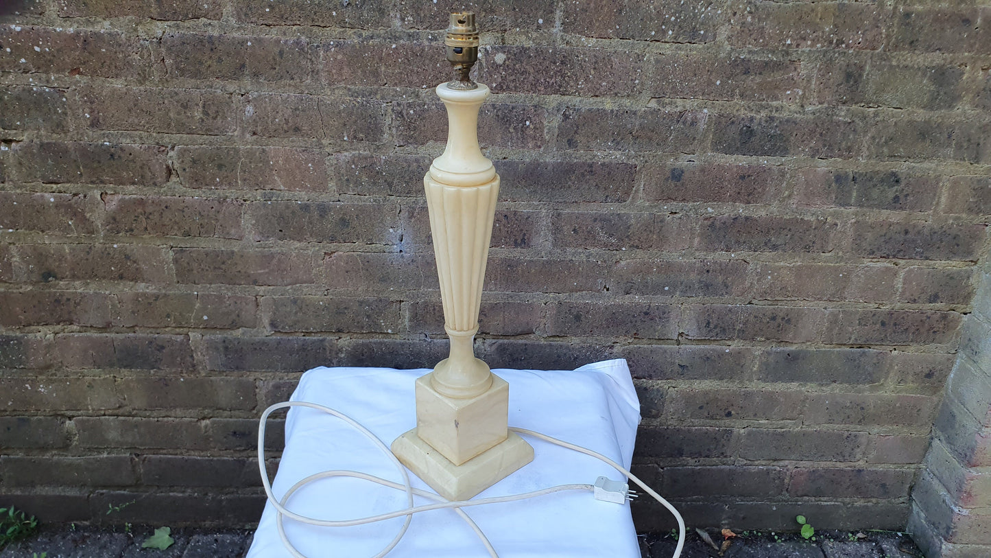 Grand Vintage Retro Onyx Table Lamp. Cream Yellow