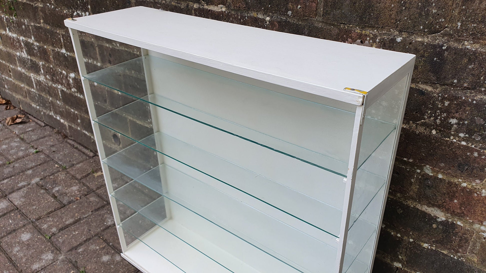 Vintage 50’s Retro Display Collectors Cabinet.
