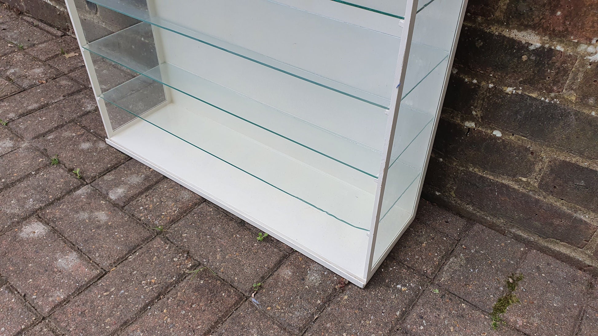 Vintage 50’s Retro Display Collectors Cabinet.