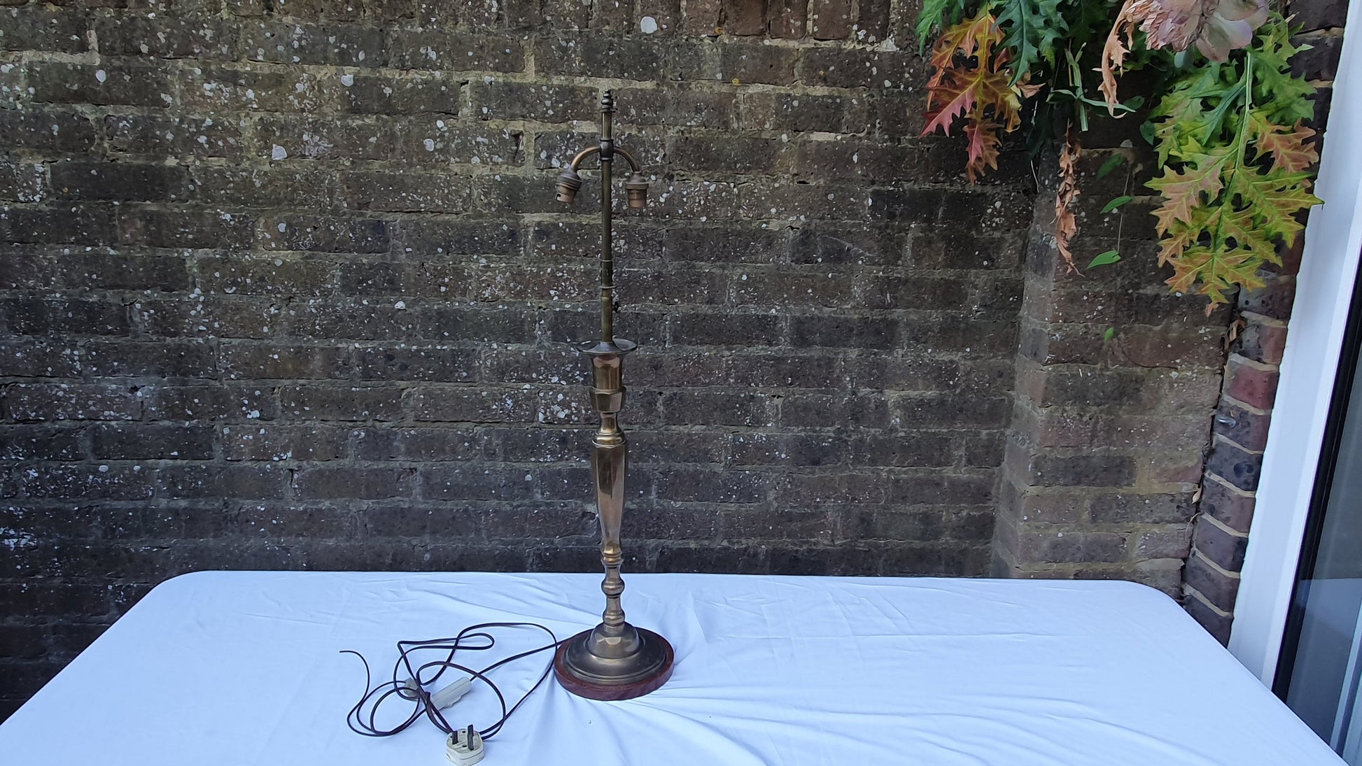 Impressive Brass Wooden Base Tall Bedside Table Desk Lamp Working.