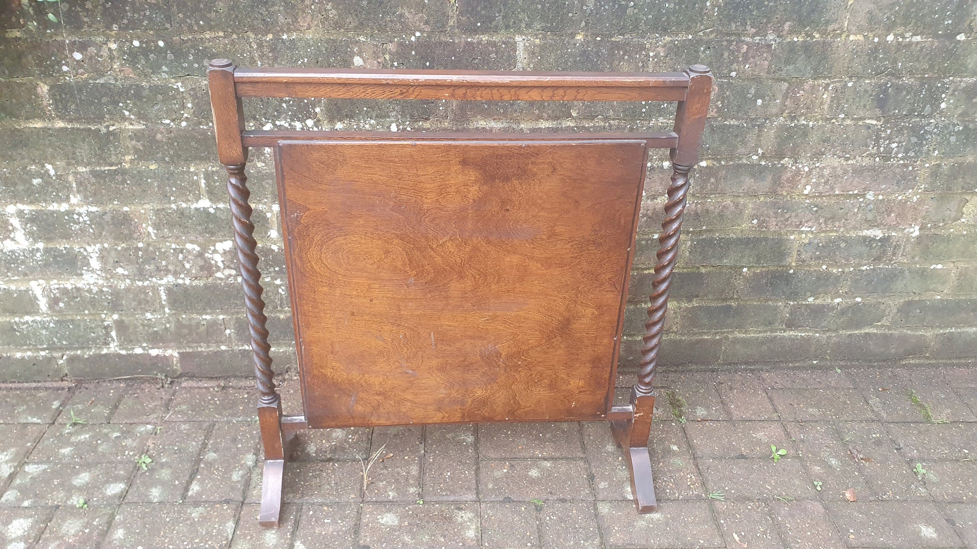 Vintage Oak Embroidered Print Fire Screen Barley Twist Supports