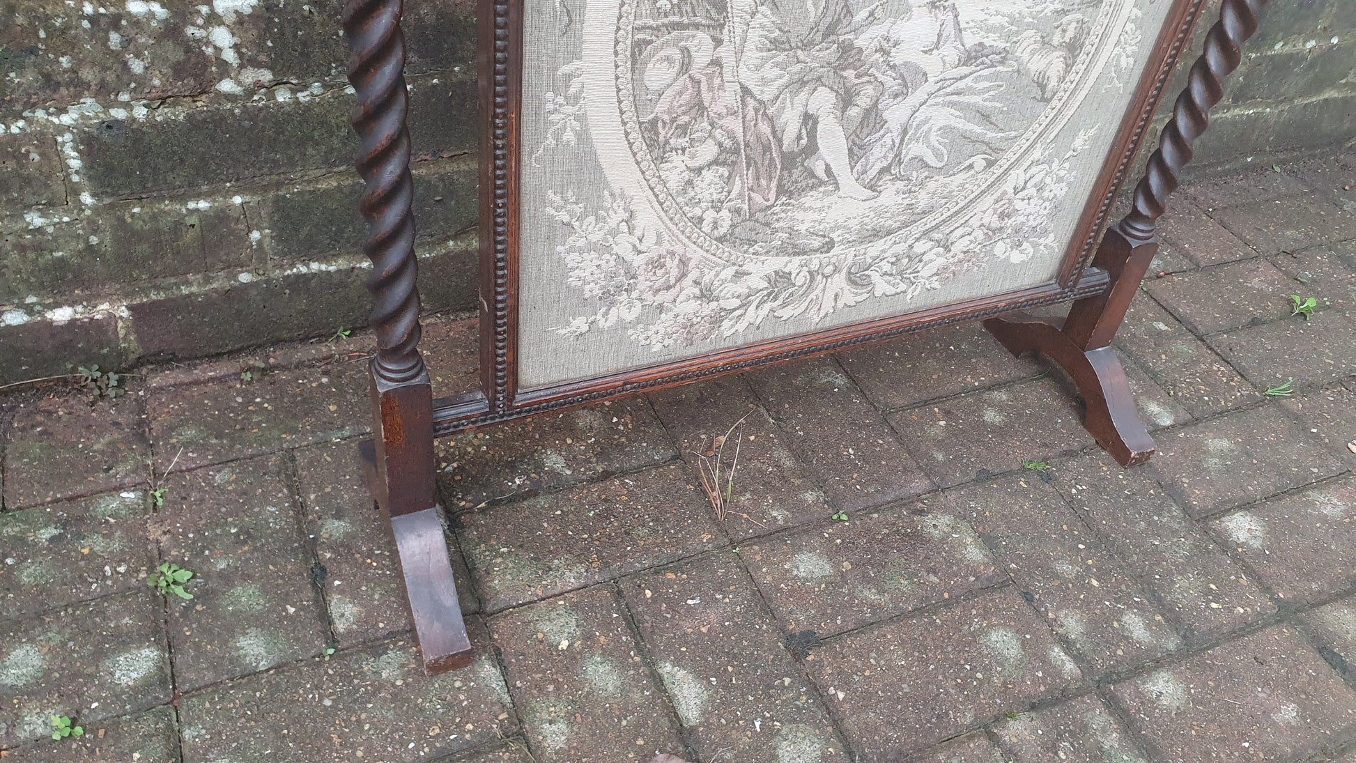 Vintage Oak Embroidered Print Fire Screen Barley Twist Supports