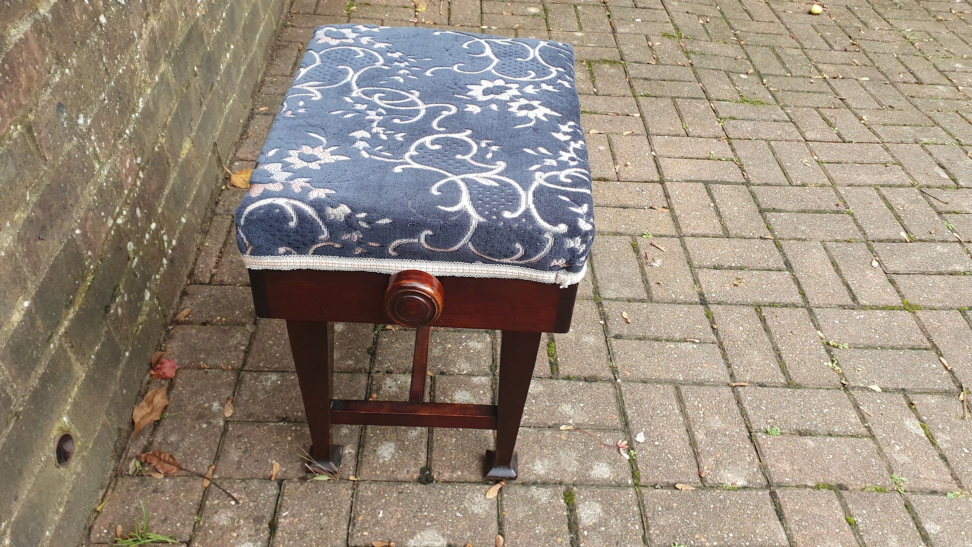 Stunning Vintage Newly Upholstered Edwardian Piano Stool Adjustable Height.