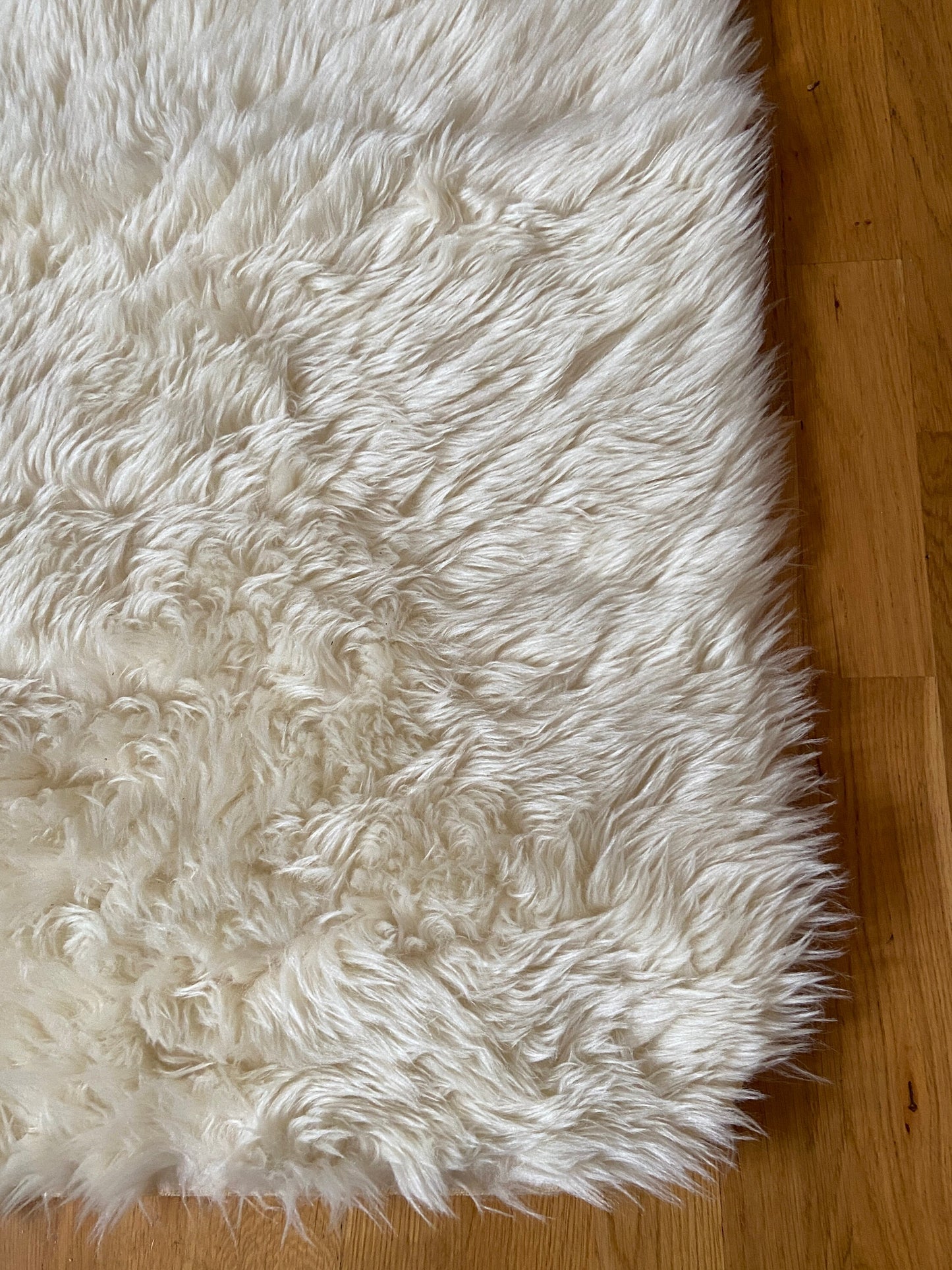 Faux Vegan Sheepskin Rug / Shaggy Rug- vintage and great condition (120cm x 76cm)