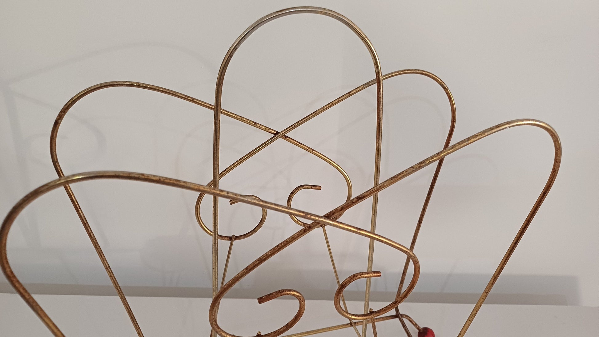 Cute Retro 1950s Gold Metal Magazine Rack With Atomic Feet.