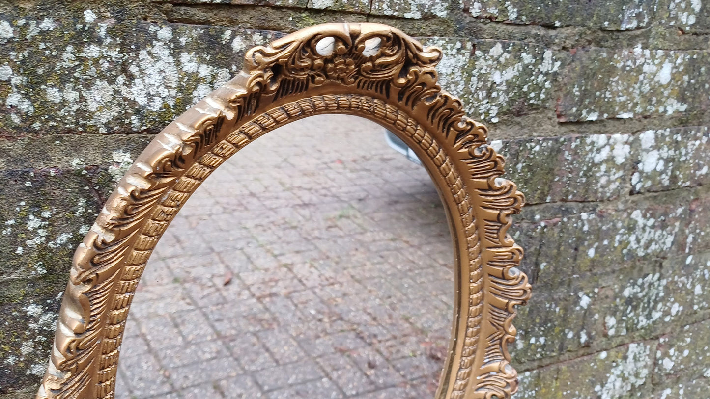 Vintage 60’s Ornate Oval Gold Gilt Decorative Mirror.