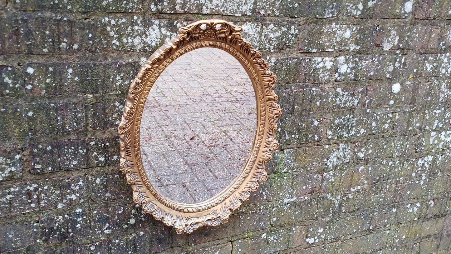 Vintage 60’s Ornate Oval Gold Gilt Decorative Mirror.