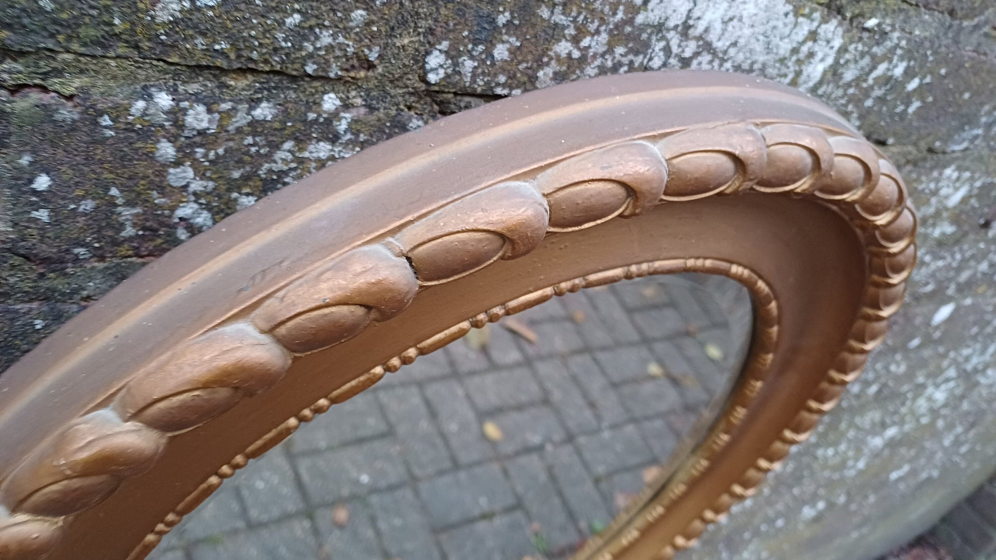 Superb Vintage Oval Chunky Gold Gilt Wall Mirror.
