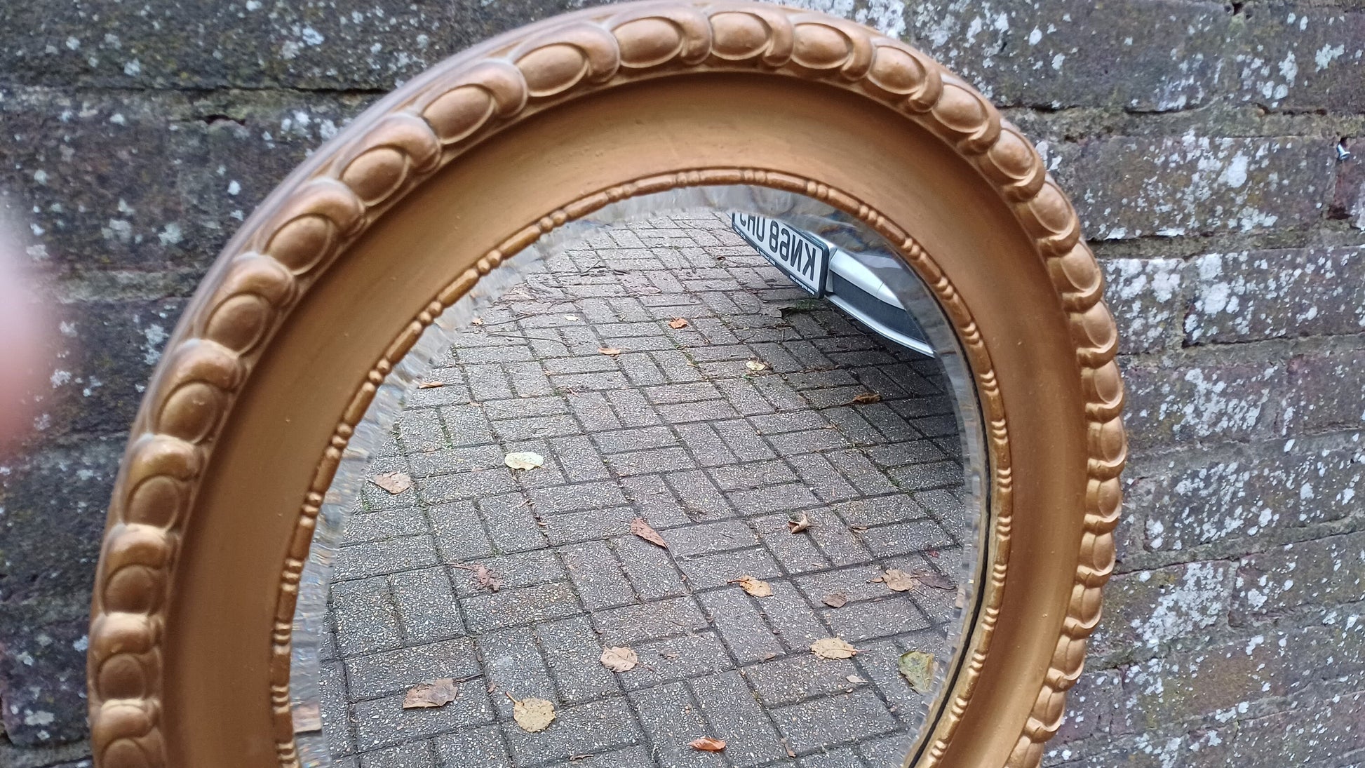 Superb Vintage Oval Chunky Gold Gilt Wall Mirror.