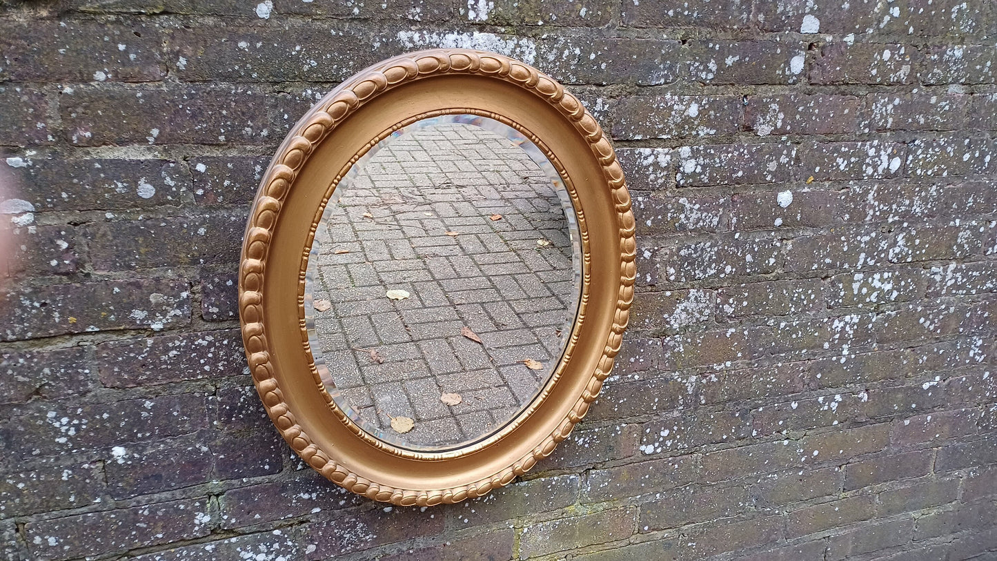 Superb Vintage Oval Chunky Gold Gilt Wall Mirror.