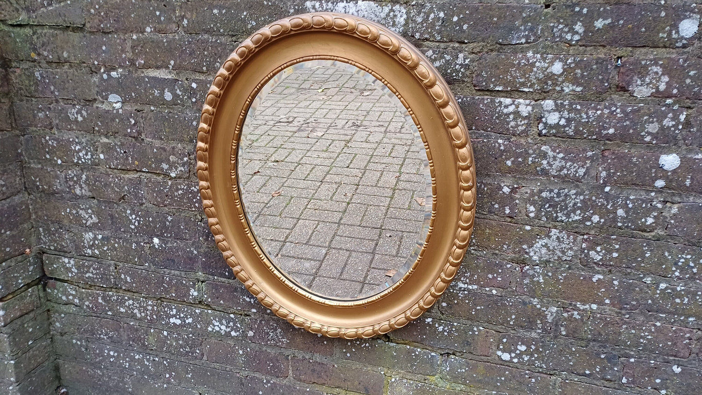 Superb Vintage Oval Chunky Gold Gilt Wall Mirror.