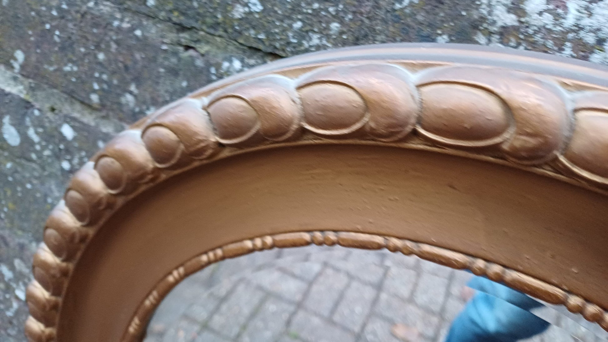 Superb Vintage Oval Chunky Gold Gilt Wall Mirror.