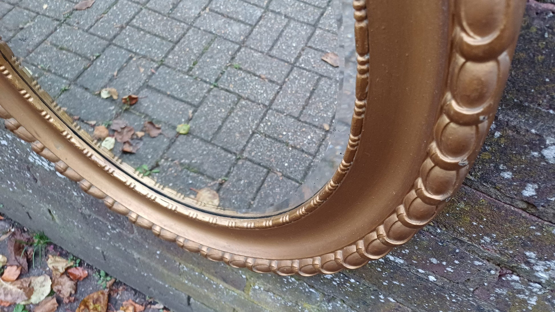 Superb Vintage Oval Chunky Gold Gilt Wall Mirror.