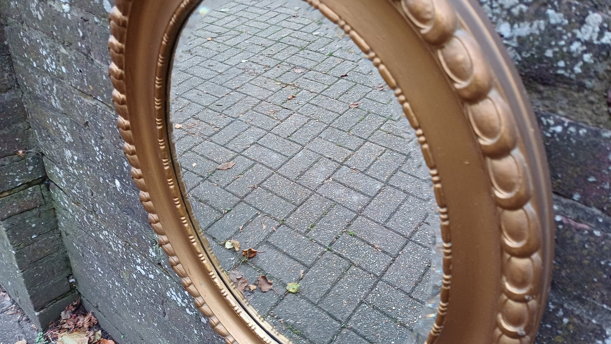 Superb Vintage Oval Chunky Gold Gilt Wall Mirror.