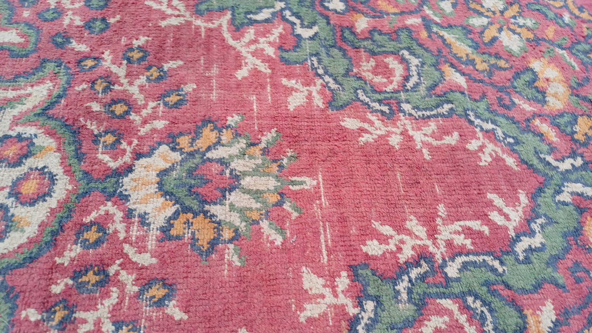 Super Vintage Victorian Turkish Decorative Asian Style Rug. 245 x 180 cm