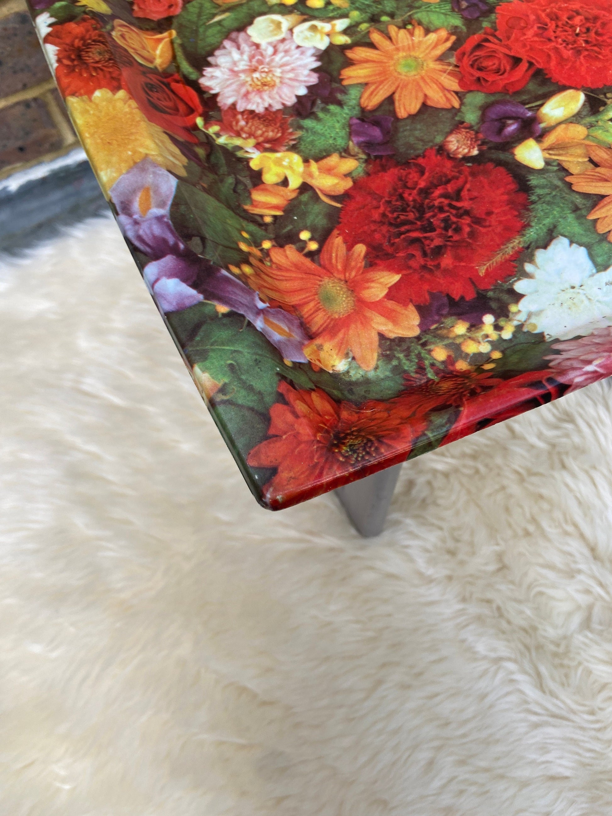 Smashing Original Retro Tray with Floral finish - Large, made by MALLOD (55cm x 36.5cm)