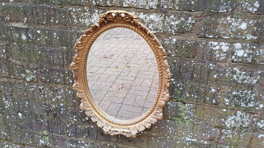 Vintage 60’s Ornate Oval Gold Gilt Decorative Mirror.