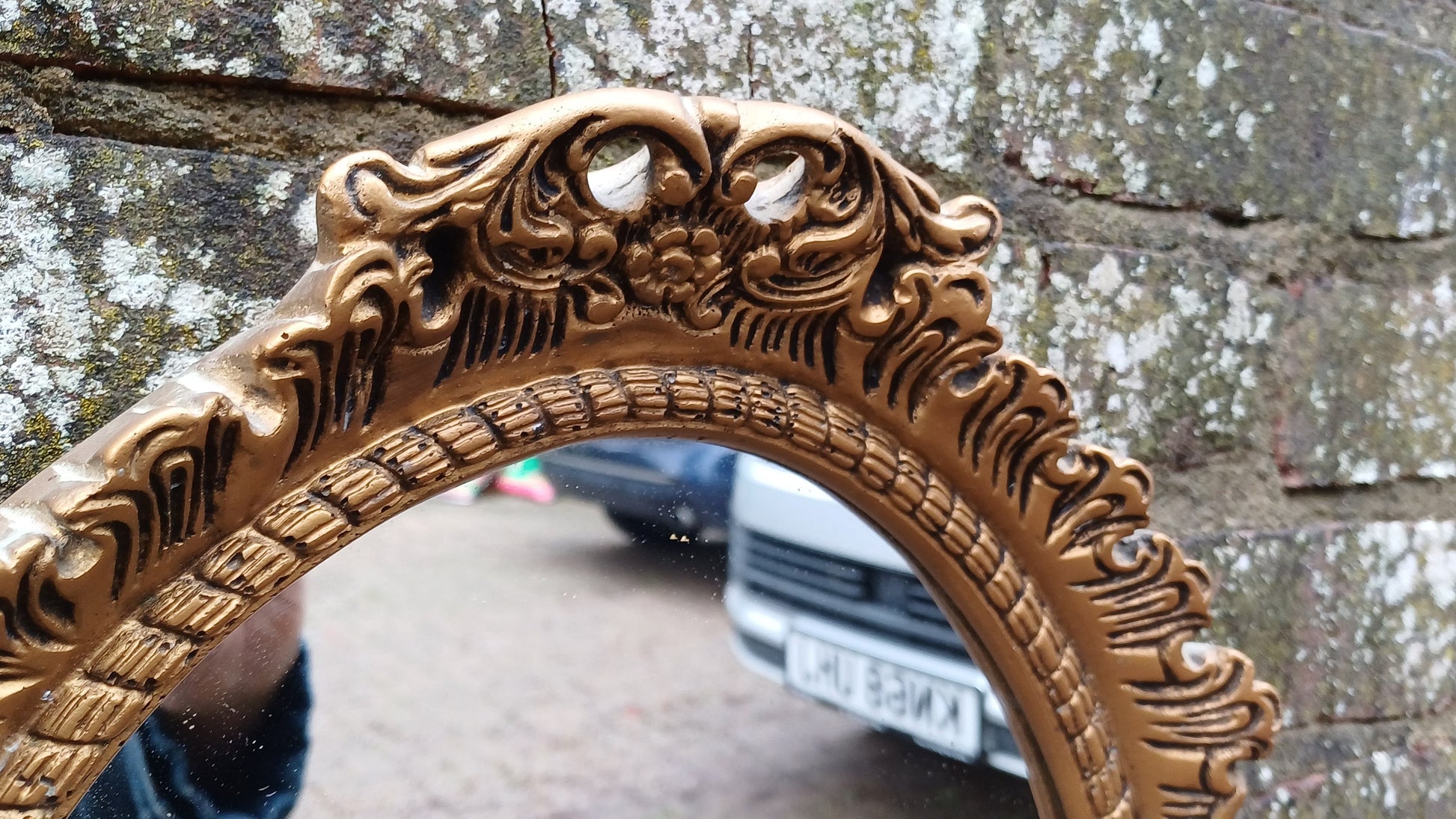 Vintage 60’s Ornate Oval Gold Gilt Decorative Mirror.