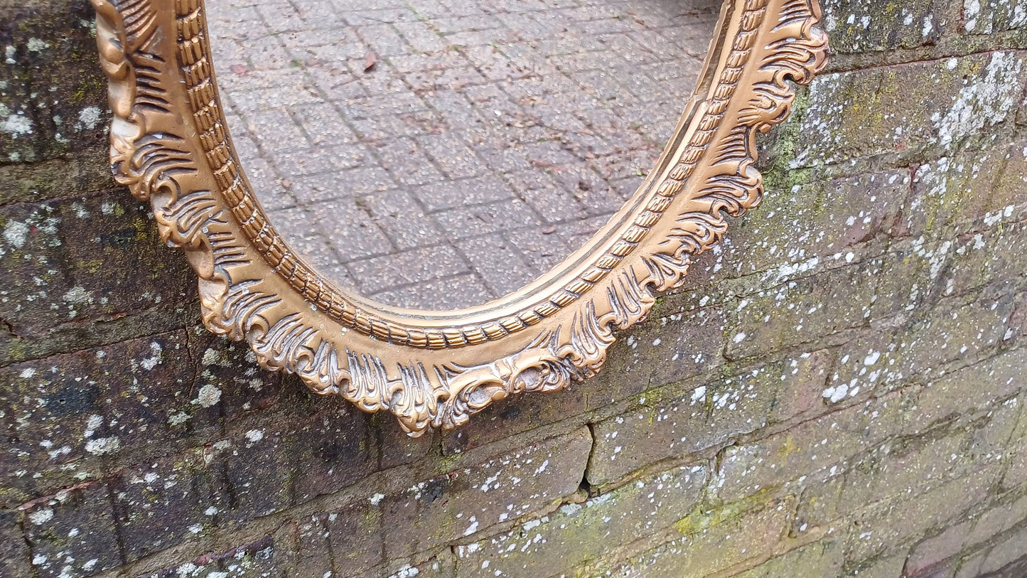 Vintage 60’s Ornate Oval Gold Gilt Decorative Mirror.