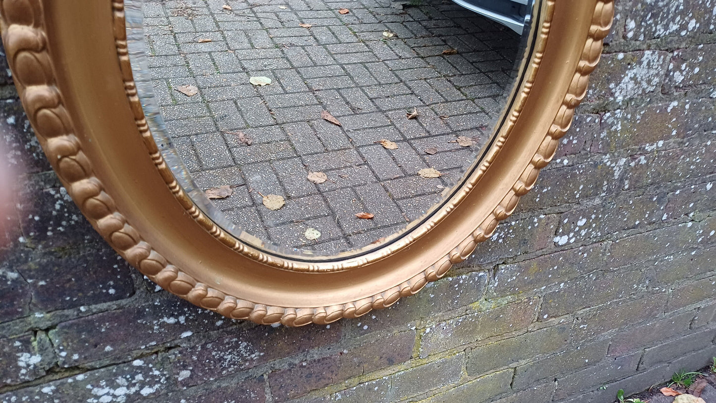 Superb Vintage Oval Chunky Gold Gilt Wall Mirror.