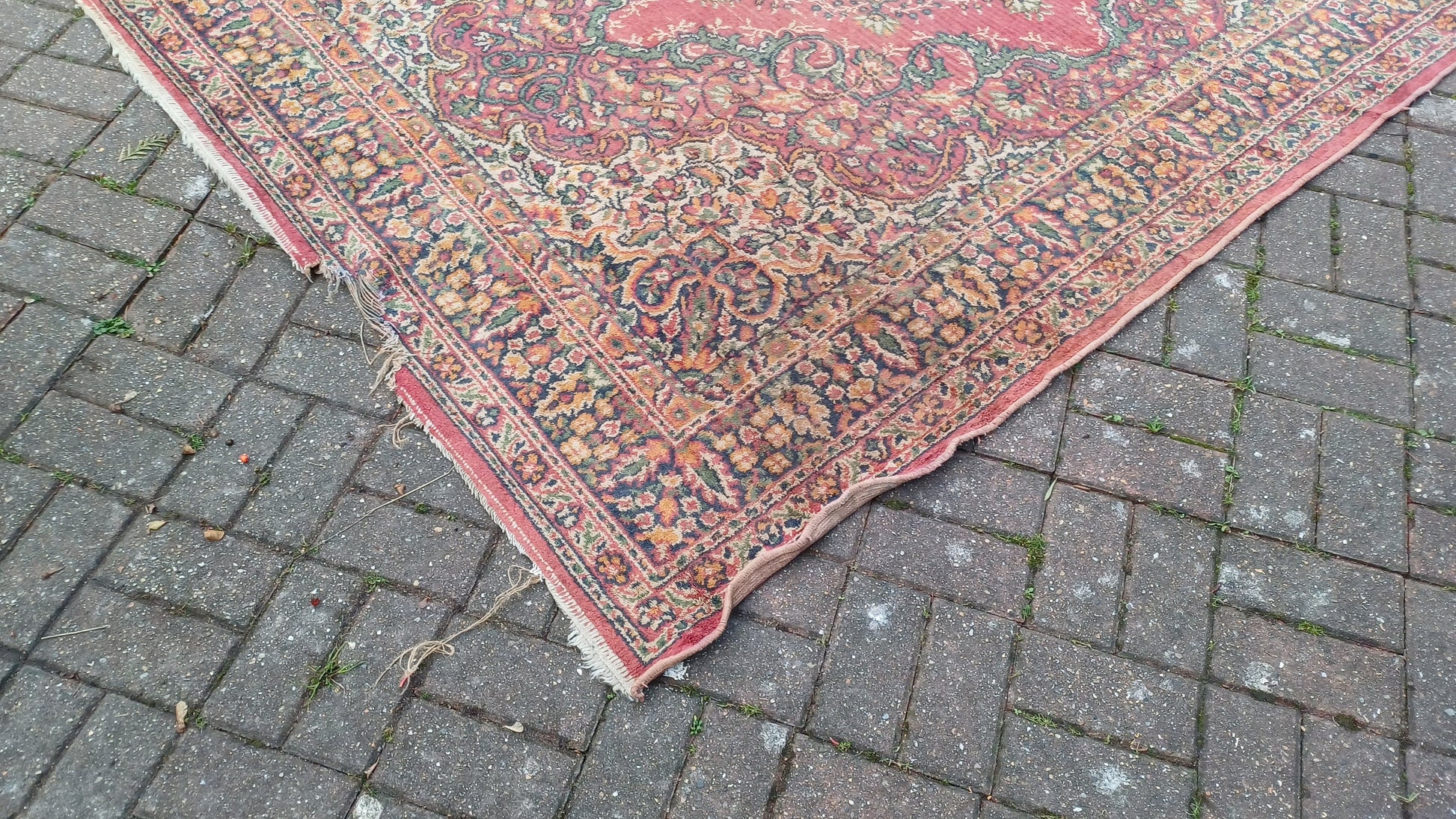 Super Vintage Victorian Turkish Decorative Asian Style Rug. 245 x 180 cm
