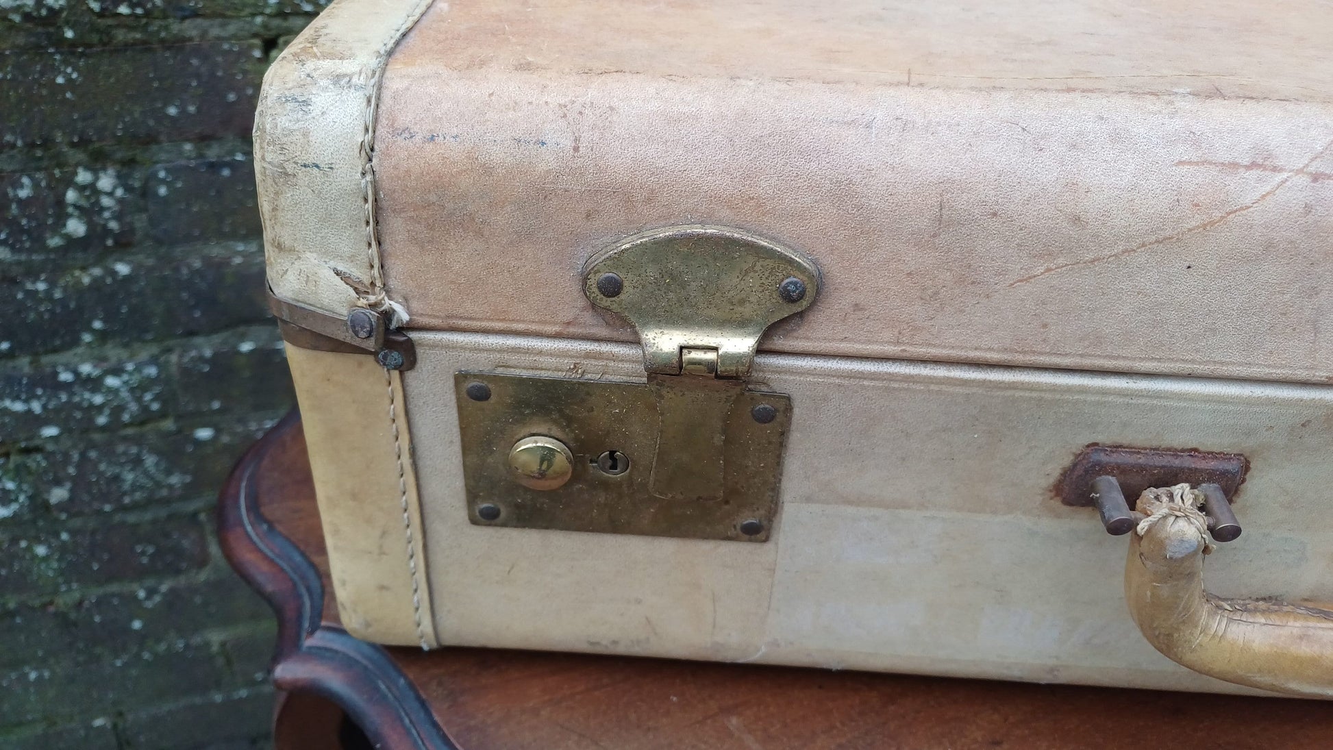 Superb Top Quality Gleneaton Suitcase Brass Fixings Storage Box.