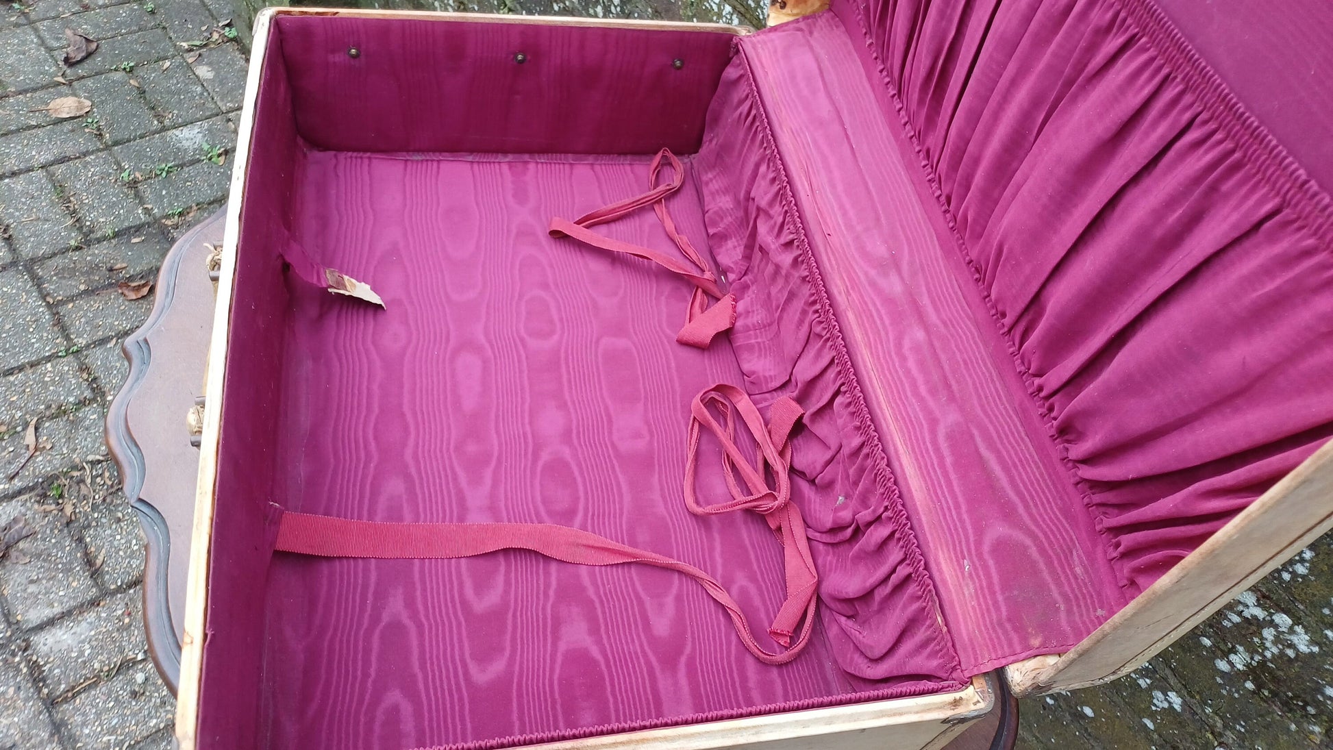 Superb Top Quality Gleneaton Suitcase Brass Fixings Storage Box.