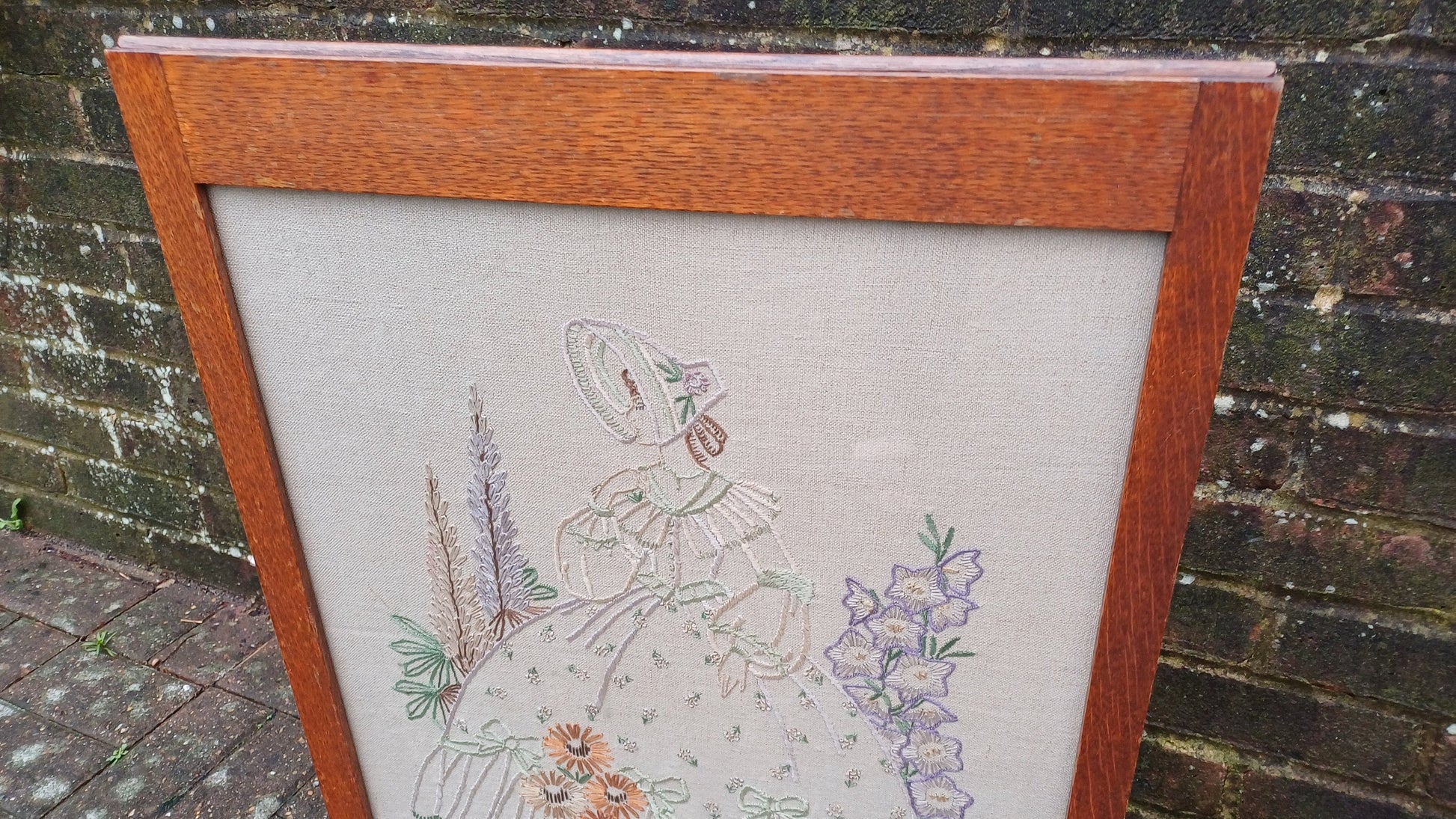 Beautiful Solid Oak Embroidered Fire Screen Crinoline Lady Embroidery.