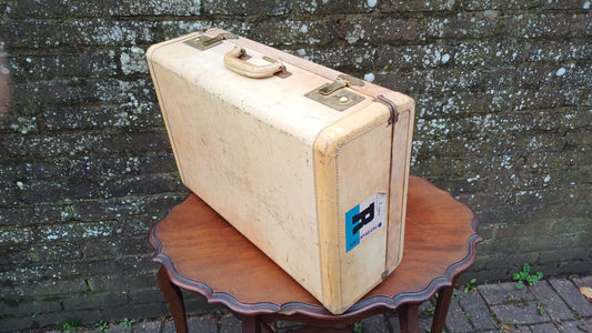 Superb Top Quality Gleneaton Suitcase Brass Fixings Storage Box.