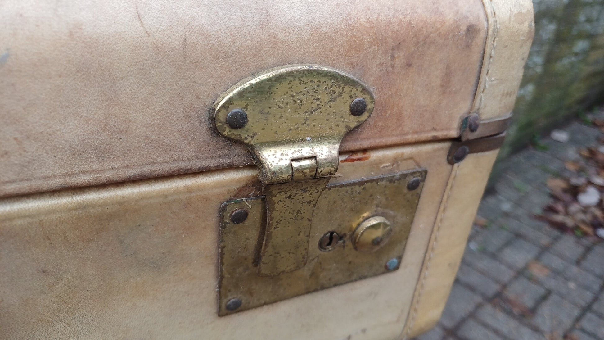 Superb Top Quality Gleneaton Suitcase Brass Fixings Storage Box.