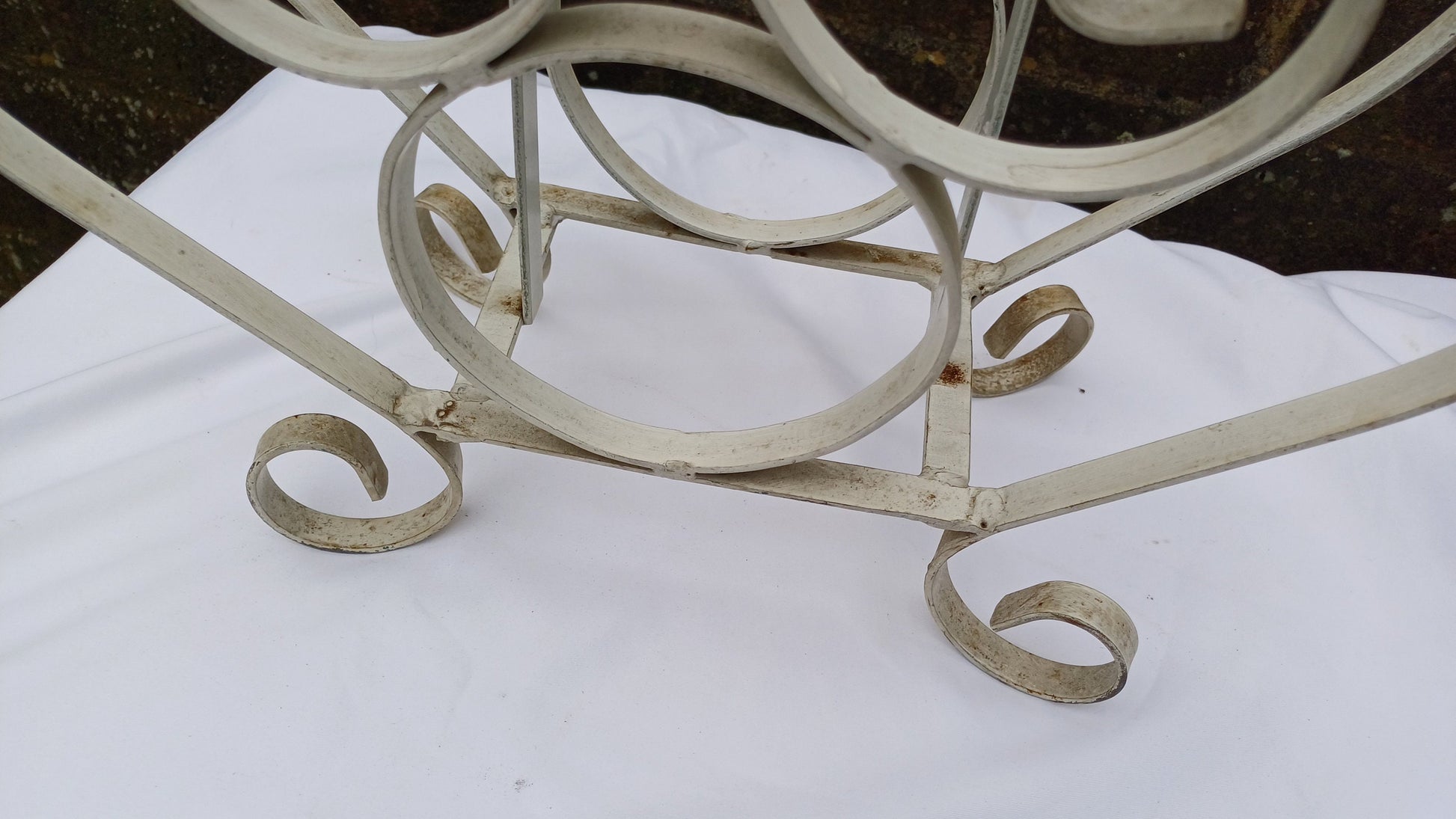 Delightful Vintage Magazine Newspaper Rack - Retro Mid Century - curls and heart shaped?