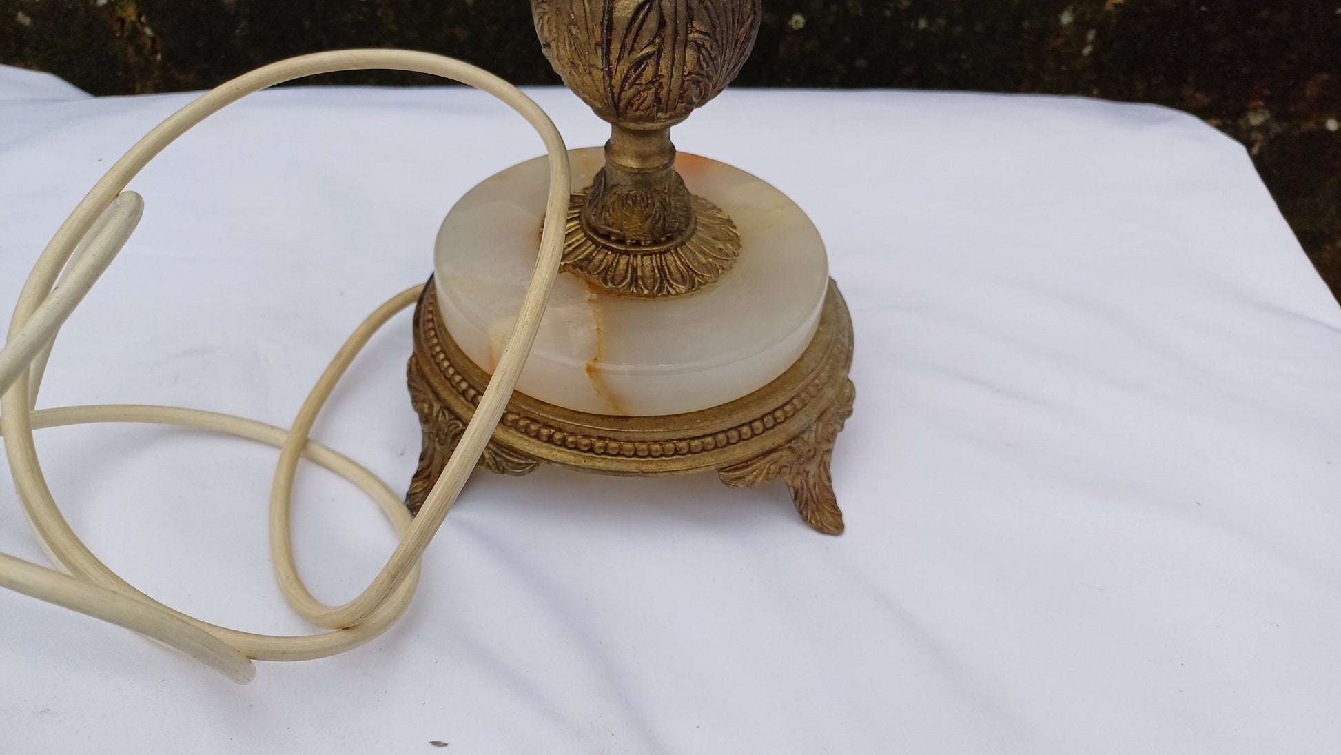 Very attractive Vintage Brass and Onyx Retro Lamp - traditional style but retro - good size 38cm tall and working condition